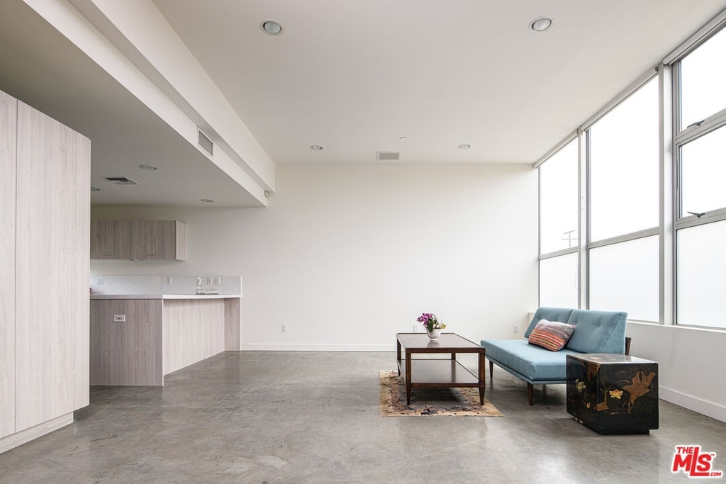 660 Rose Ave - Photo 2