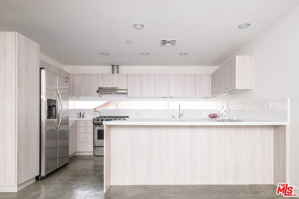 660 Rose Ave - Photo 1