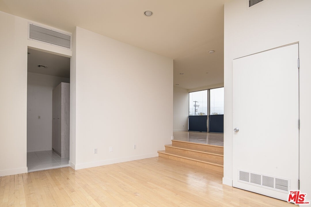 660 Rose Ave - Photo 5