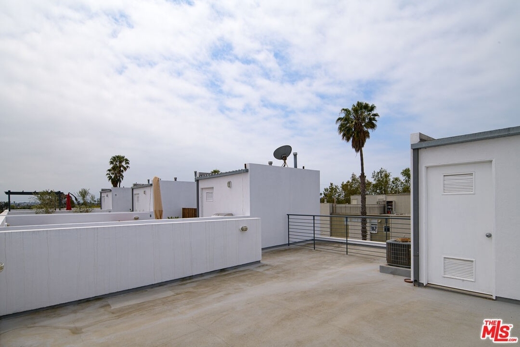 660 Rose Ave - Photo 13
