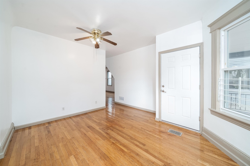 25 Olean Ave - Photo 4