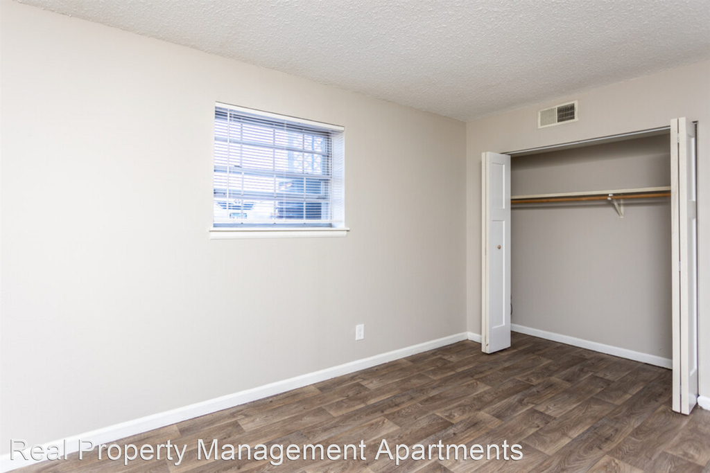 4102 11th St Unit 2d - Photo 2