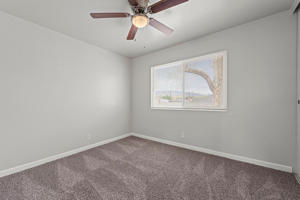 405 Grand Canyon Blvd - Photo 8