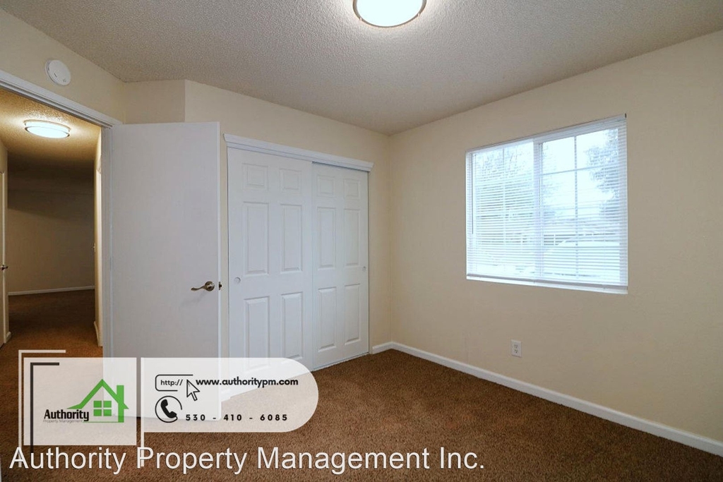 2067 Elizabeth Ave - Photo 12