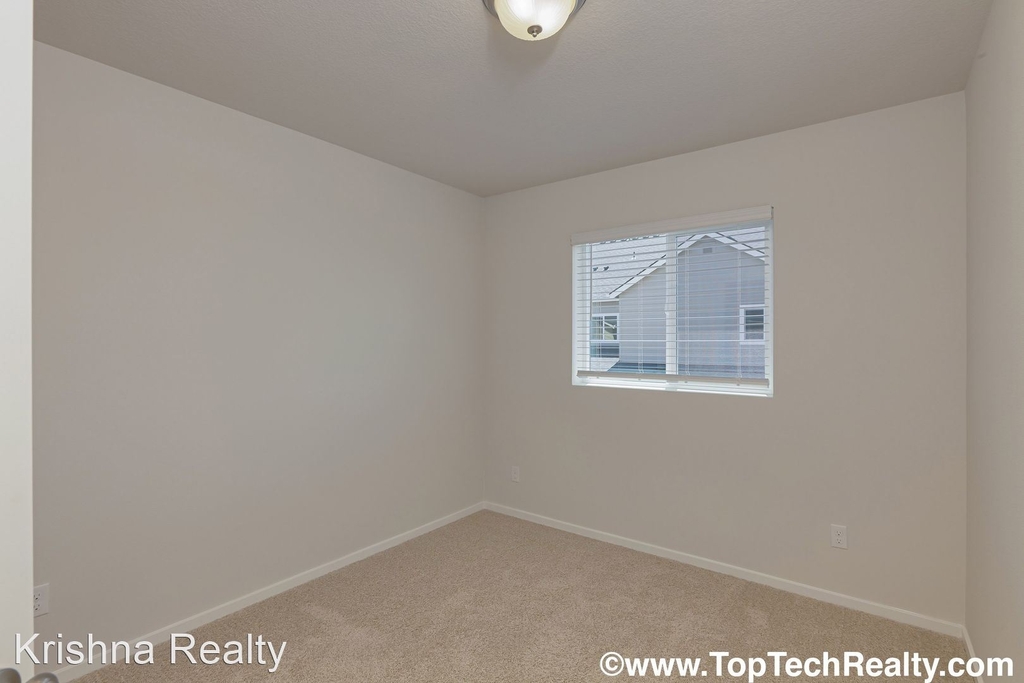 7296 Nw 164th Ave - Photo 15