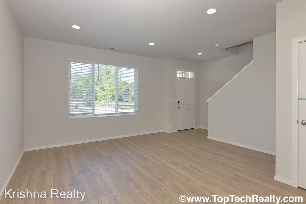 7296 Nw 164th Ave - Photo 4