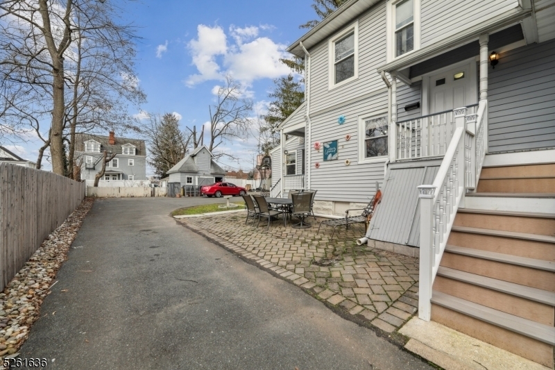 18 Hillside Ave - Photo 1