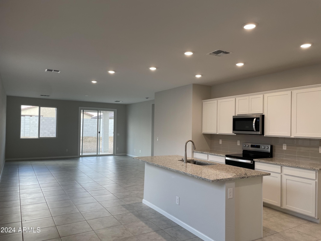 24620 W Mohave Street - Photo 1