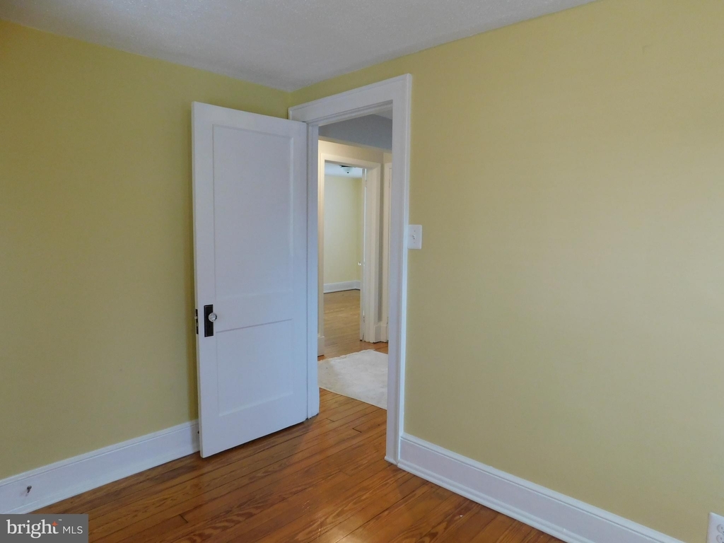 327 W Main Street - Photo 27