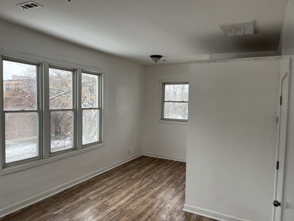 414 W Englewood Avenue - Photo 4