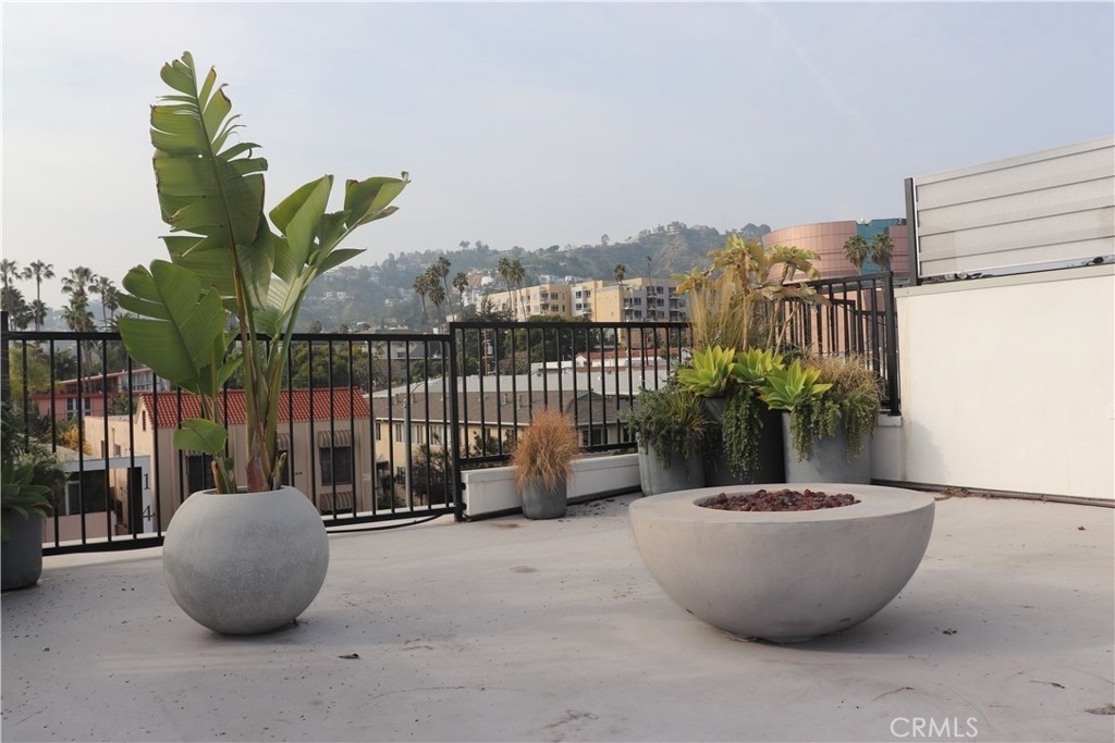 1356 N Fairfax Avenue - Photo 22