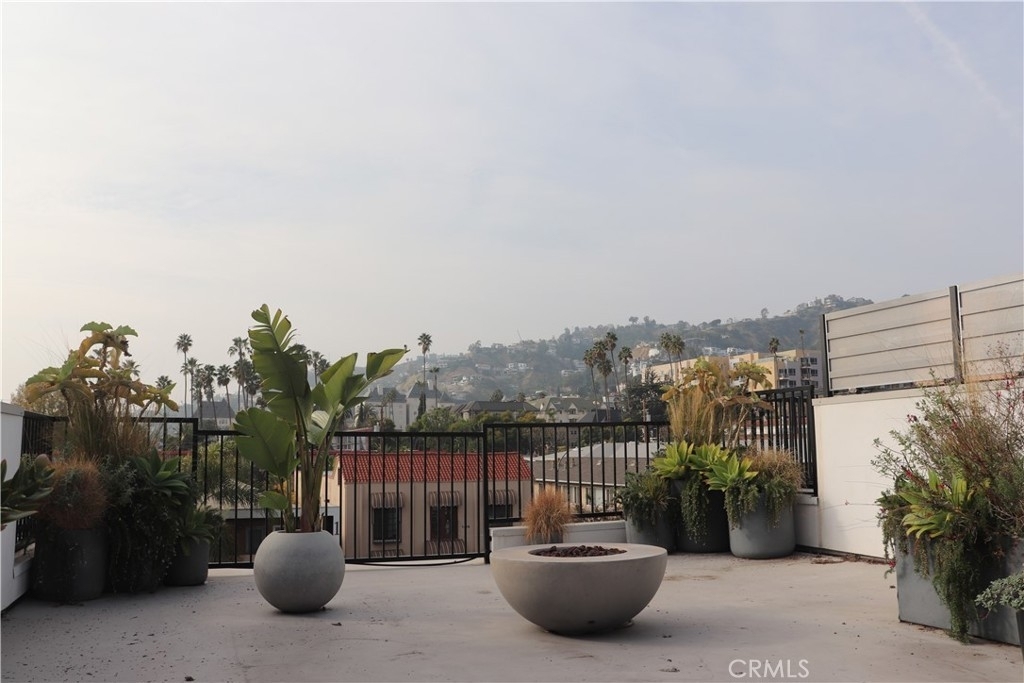 1356 N Fairfax Avenue - Photo 24