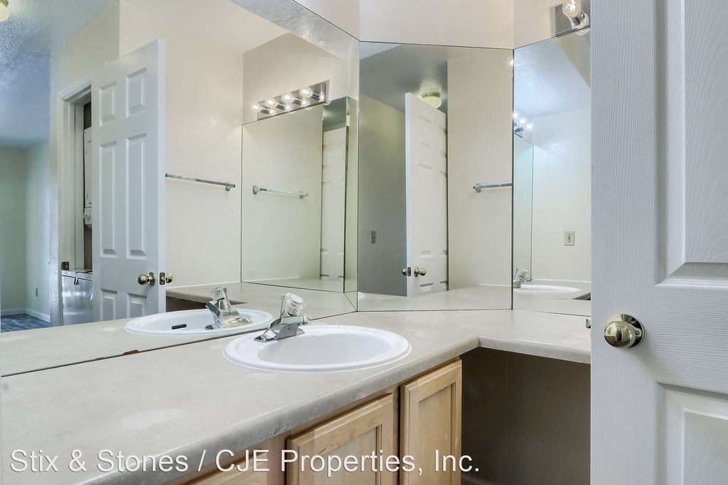 9212 E Arbor Cir. Unit H - Photo 10