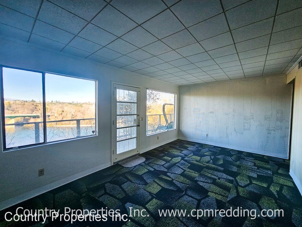 1001 East Street - Photo 2