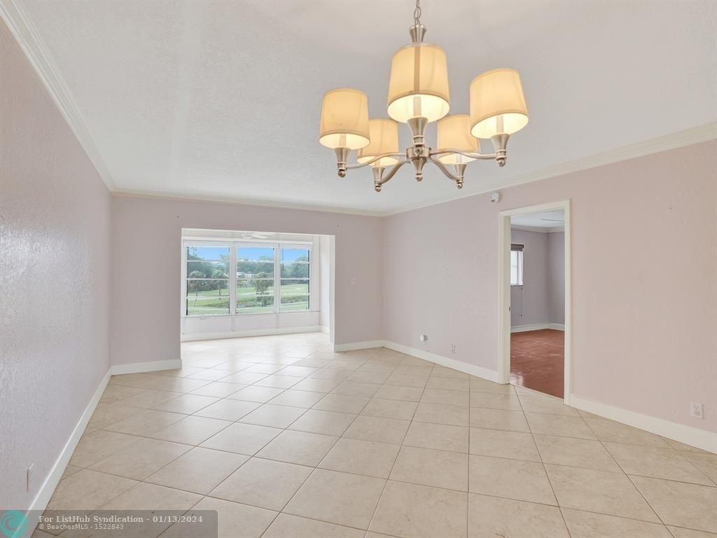 1035 Country Club Dr - Photo 3