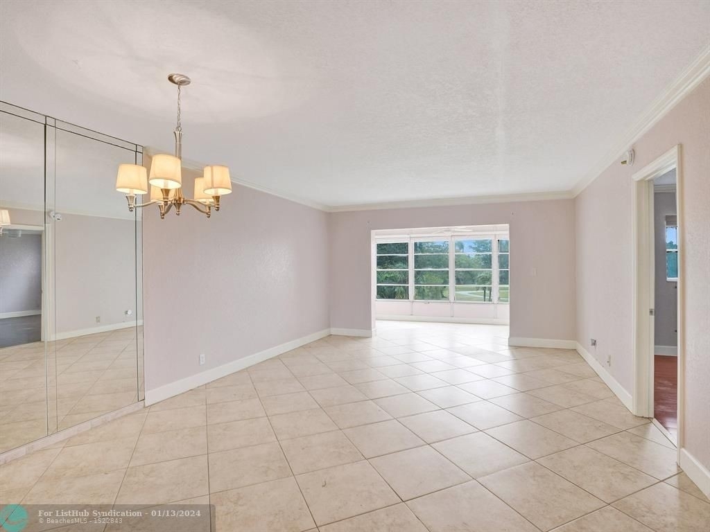 1035 Country Club Dr - Photo 4
