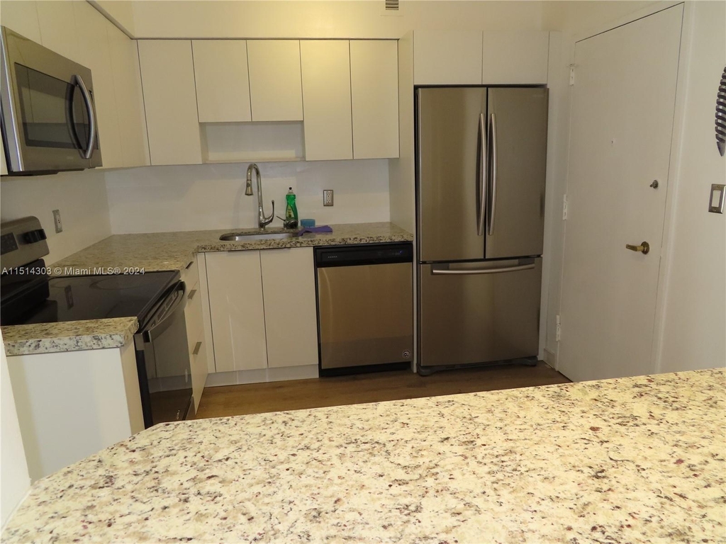 5700 Collins Ave - Photo 30