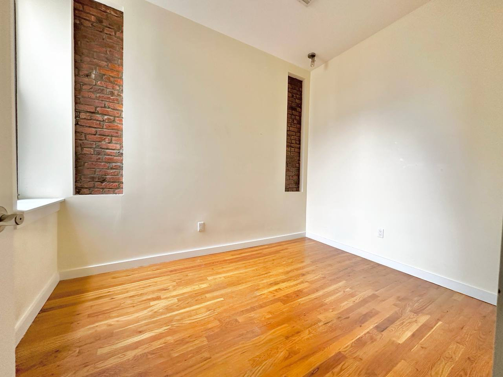 1358 Hancock Street - Photo 4