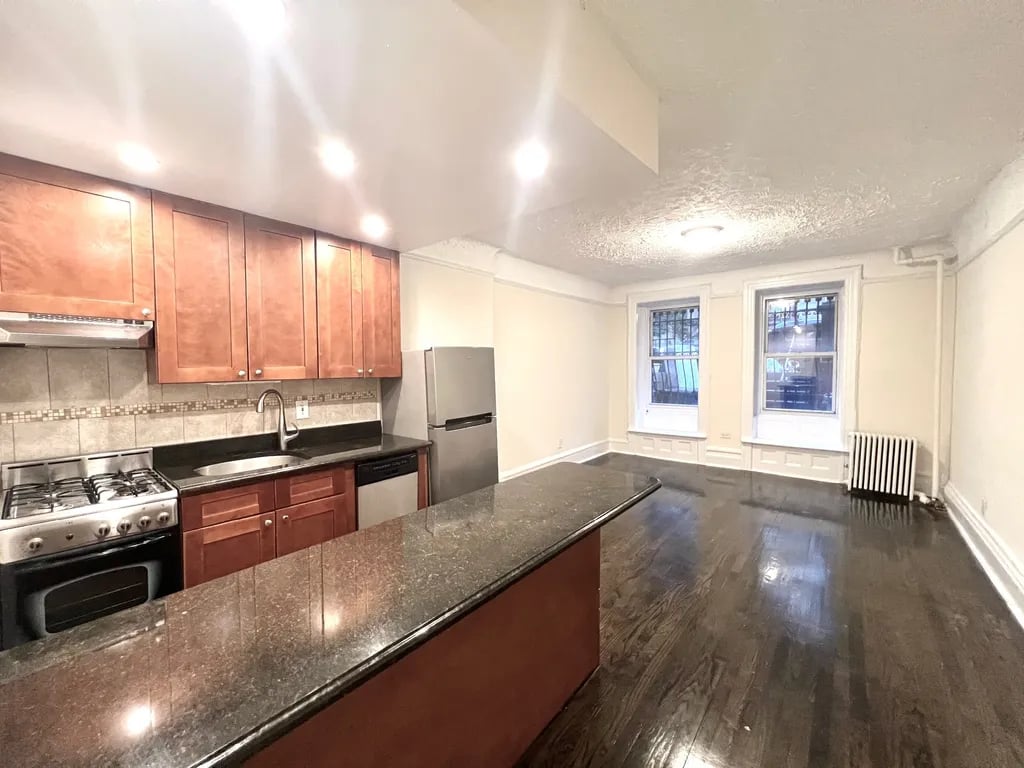 West 88th Street - Photo 1