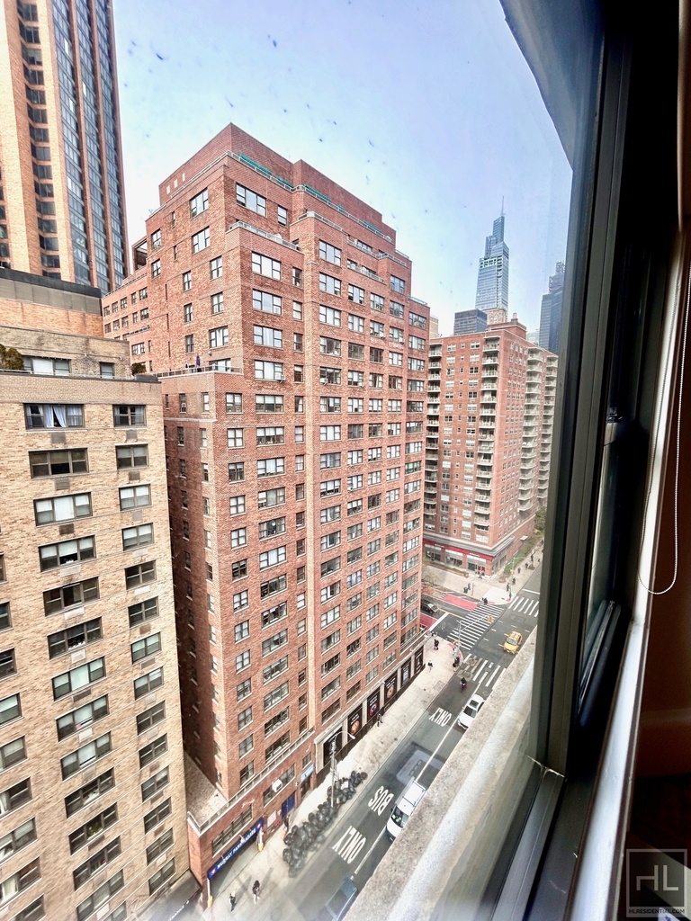 East 33 Street - Photo 22