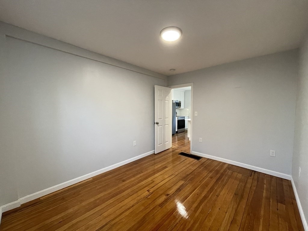 320 Quincy Ave - Photo 6