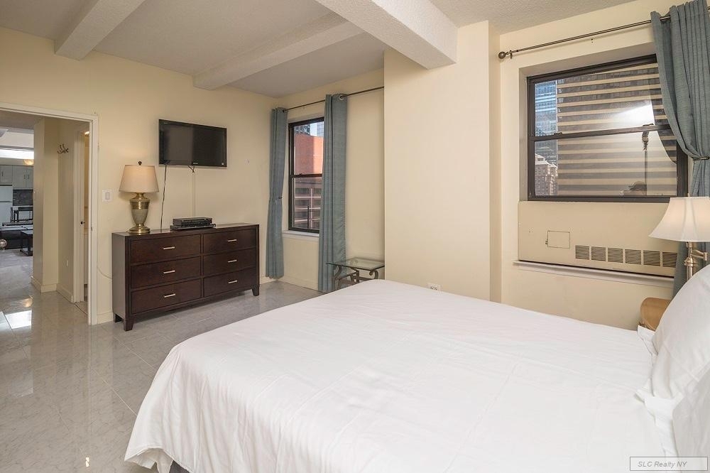 150 West 51st Street - Photo 3