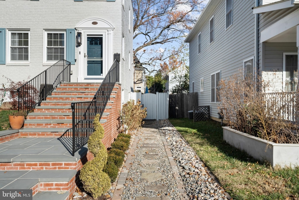 26 E Linden Street - Photo 21