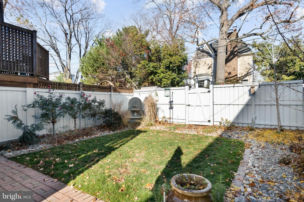 26 E Linden Street - Photo 19