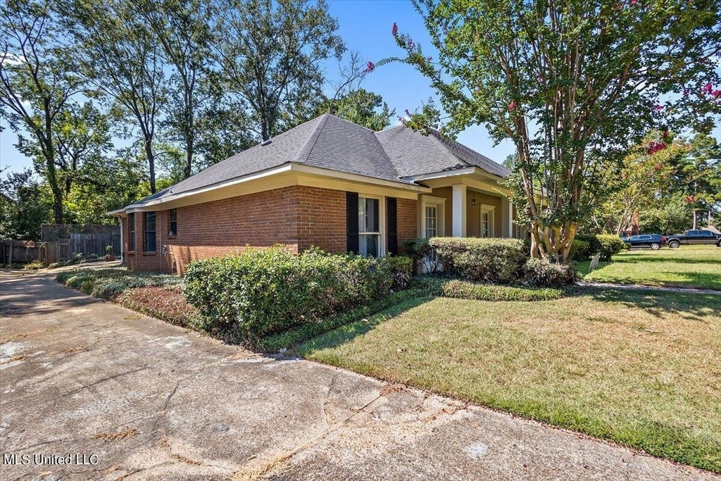 6213 Northlake Circle - Photo 1