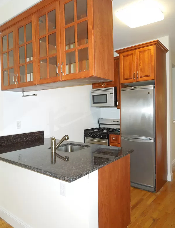 West 119th Street and Manhattan Ave - Photo 6