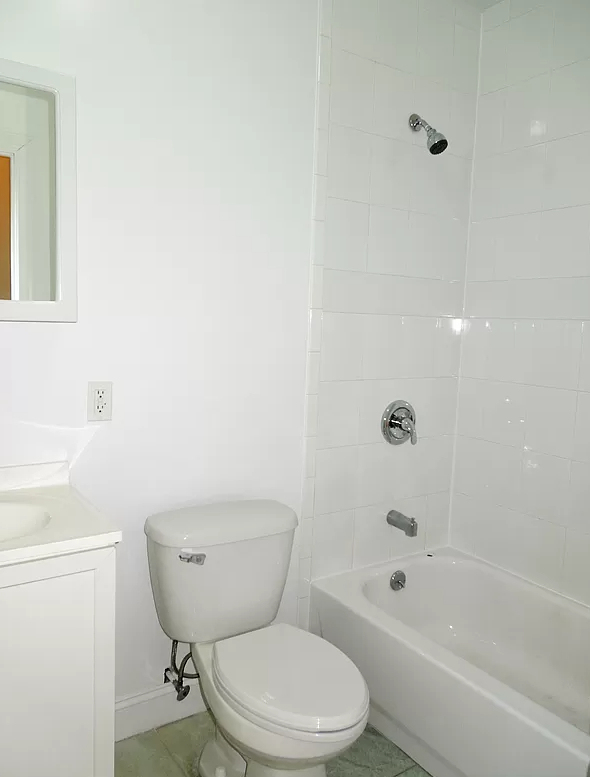 West 119th Street and Manhattan Ave - Photo 8