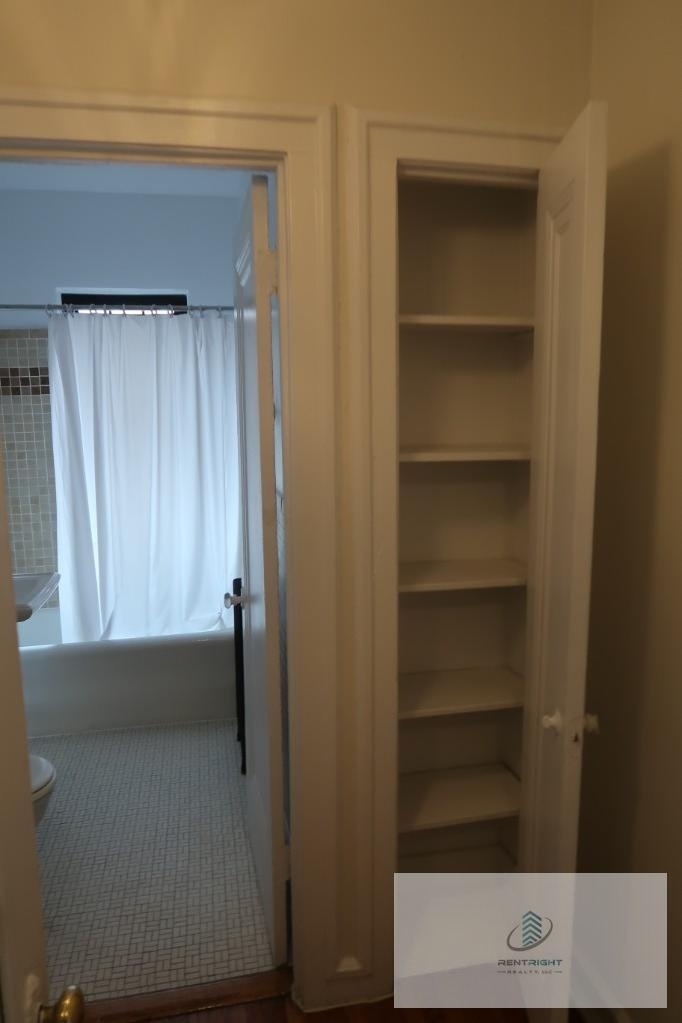 426 W Briar Place - Photo 3