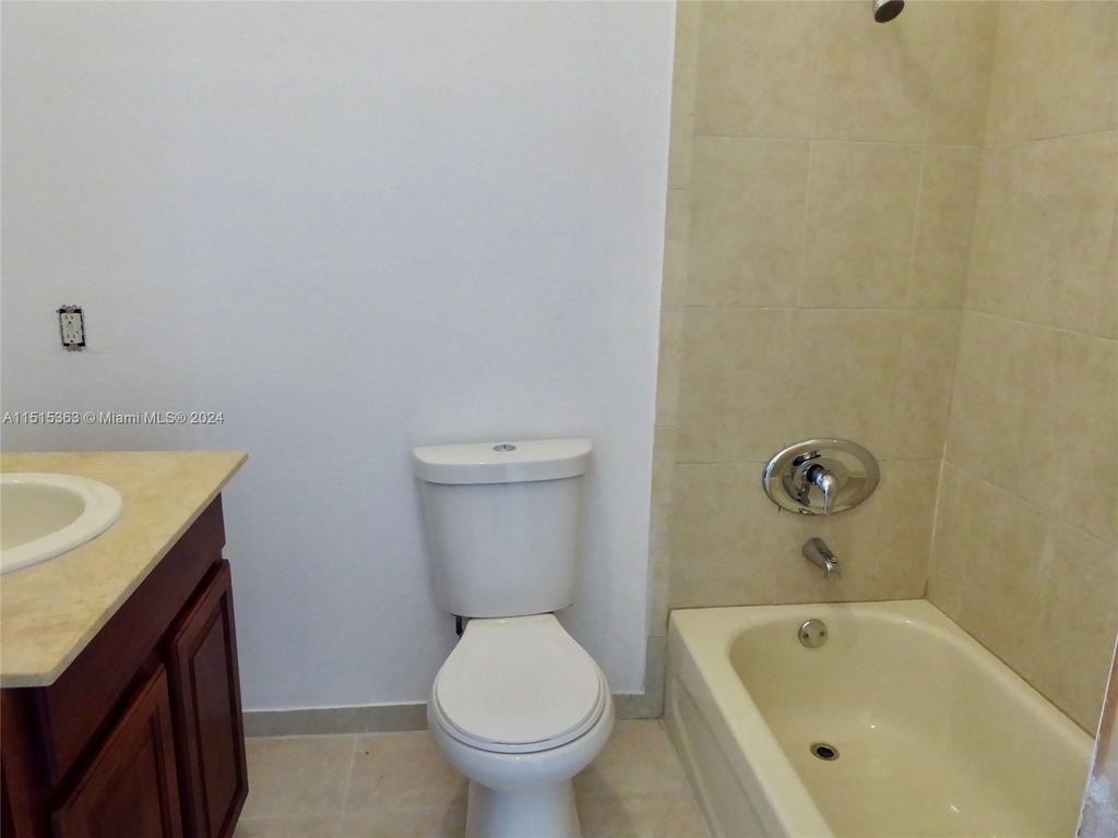 1540 Nw 45th St - Photo 7