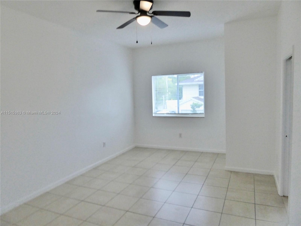 1540 Nw 45th St - Photo 13