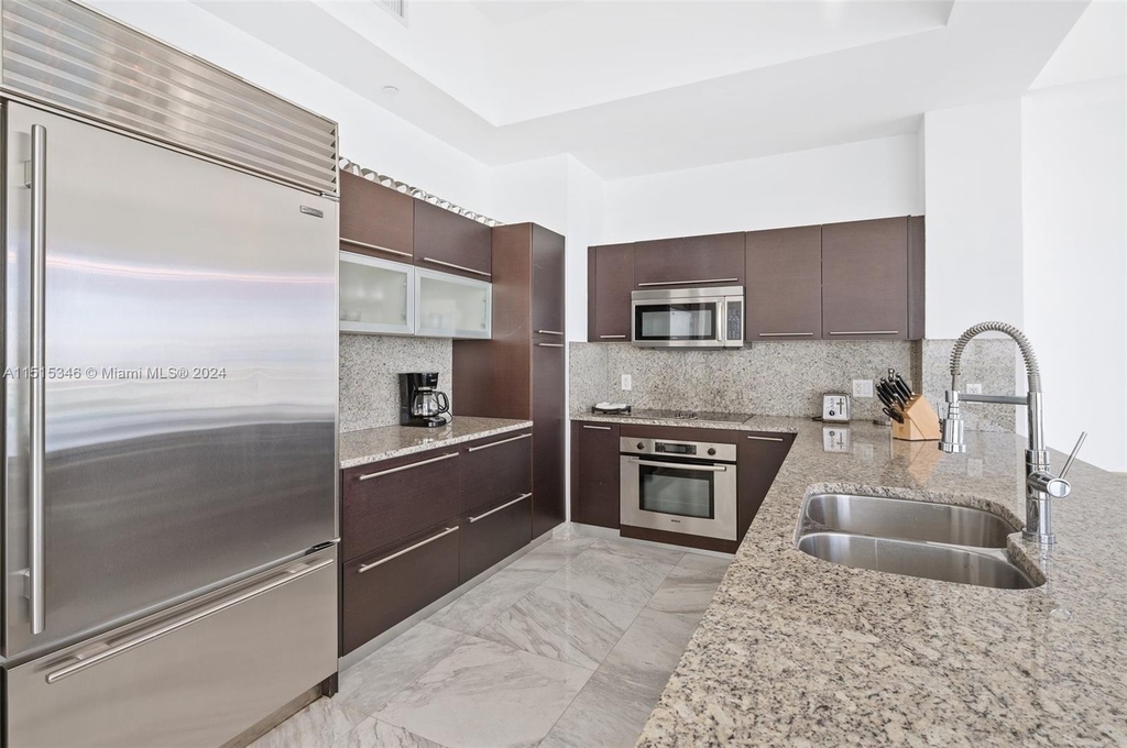 950 Brickell Bay Dr - Photo 4