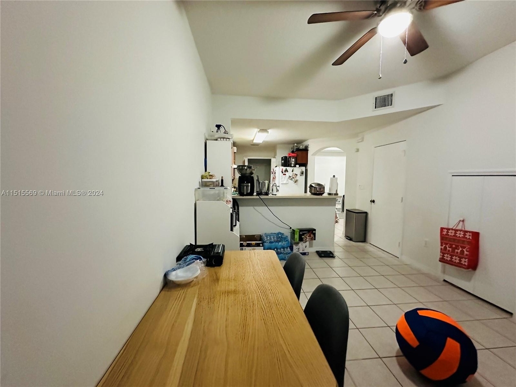 784 Sw 106th Ave - Photo 1