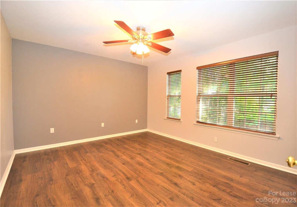 1281 E Woodlawn Road - Photo 21