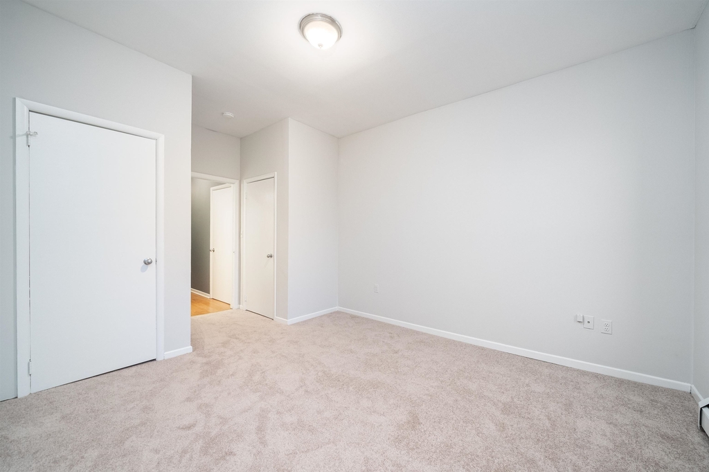 935 Park Ave - Photo 12