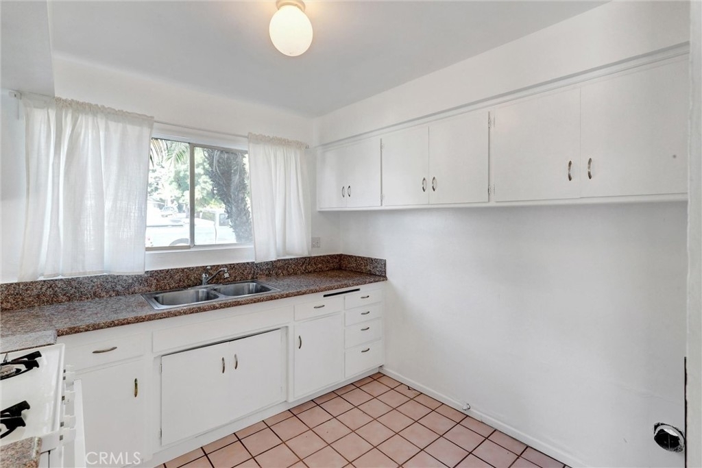 428 E Foothill Boulevard - Photo 9