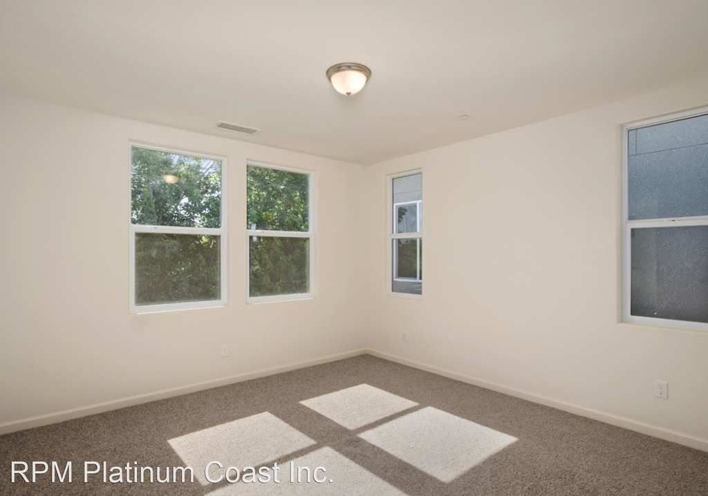 555 N. Cattail Ct. - Photo 5