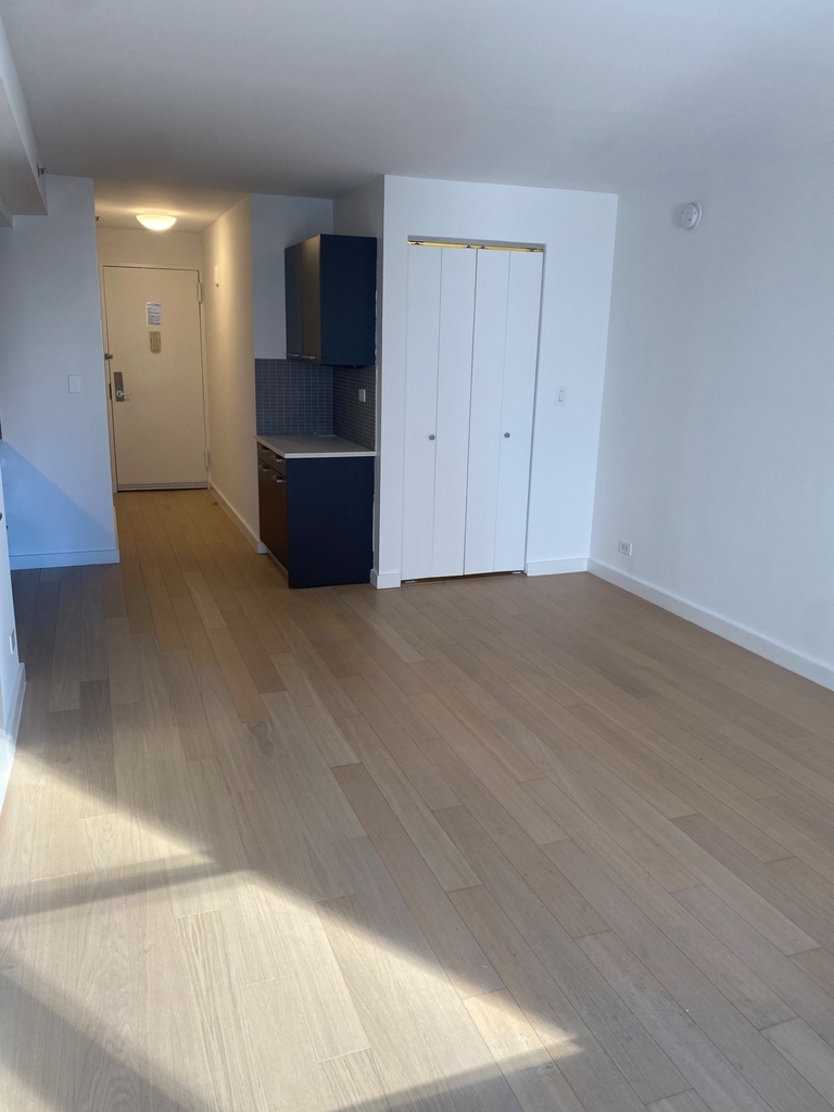 East 39th street - Photo 2