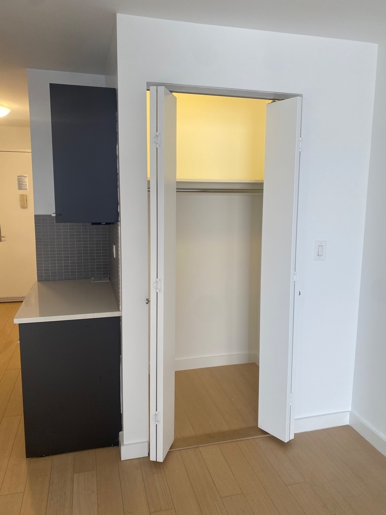 East 39th street - Photo 7