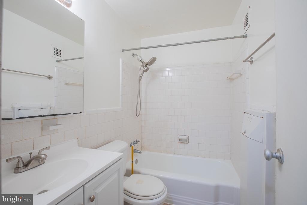 2400 41st St Nw - Photo 18