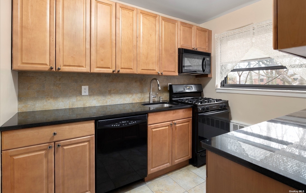 219-82 75th Avenue - Photo 6