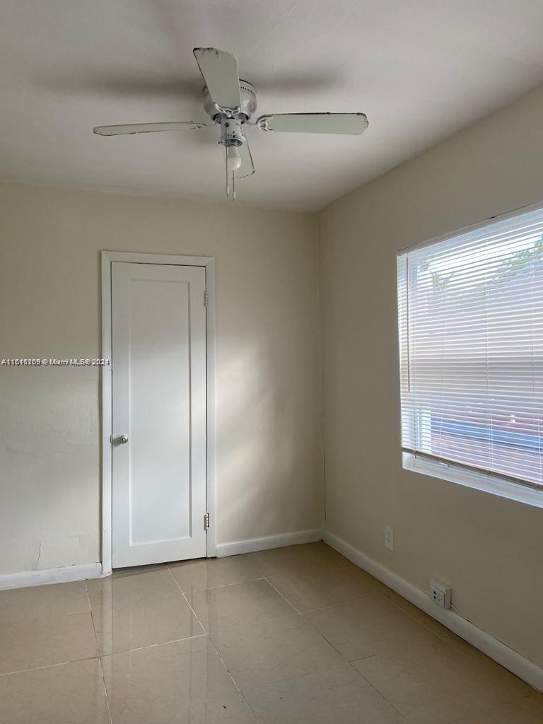 550 Nw 30th St - Photo 2