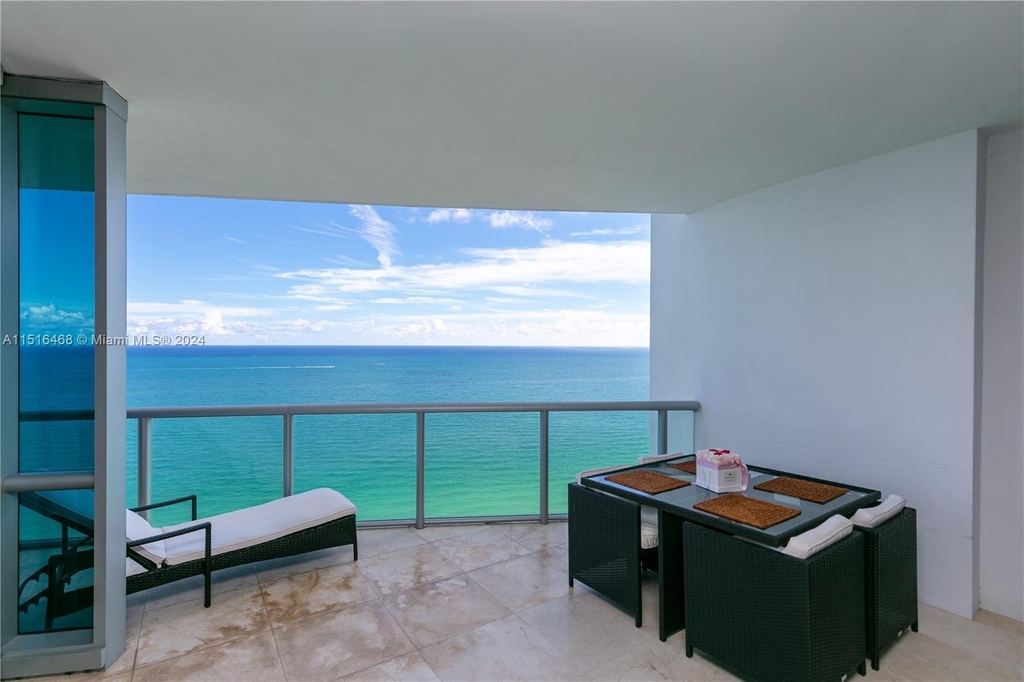 17121 Collins Ave - Photo 23