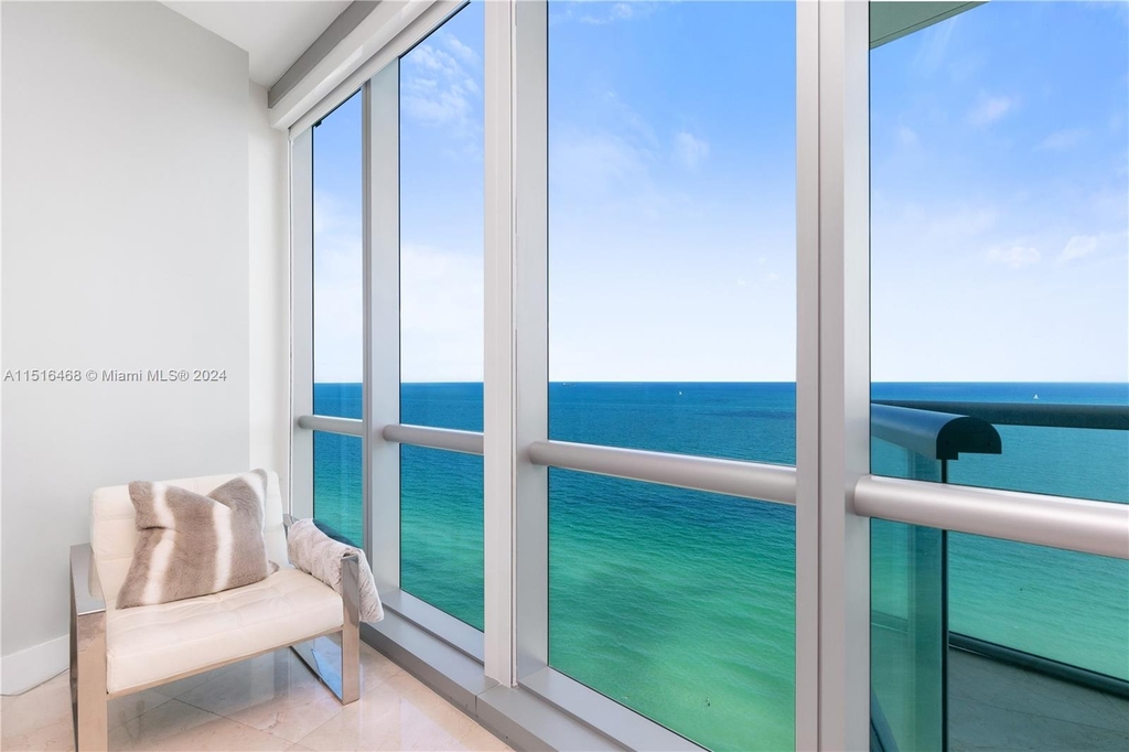 17121 Collins Ave - Photo 4