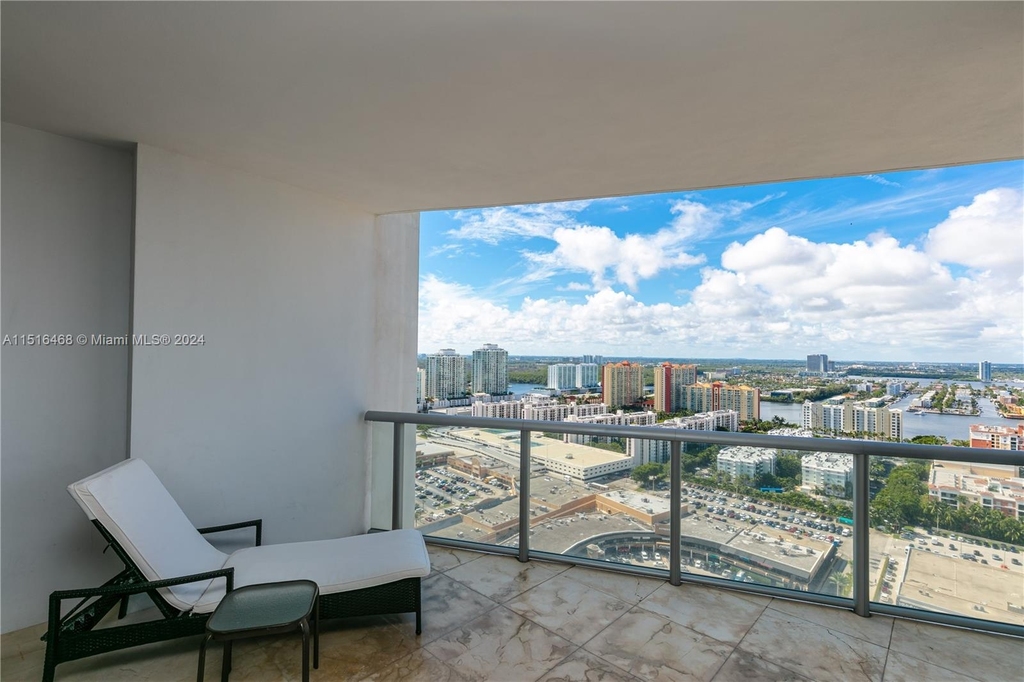 17121 Collins Ave - Photo 40