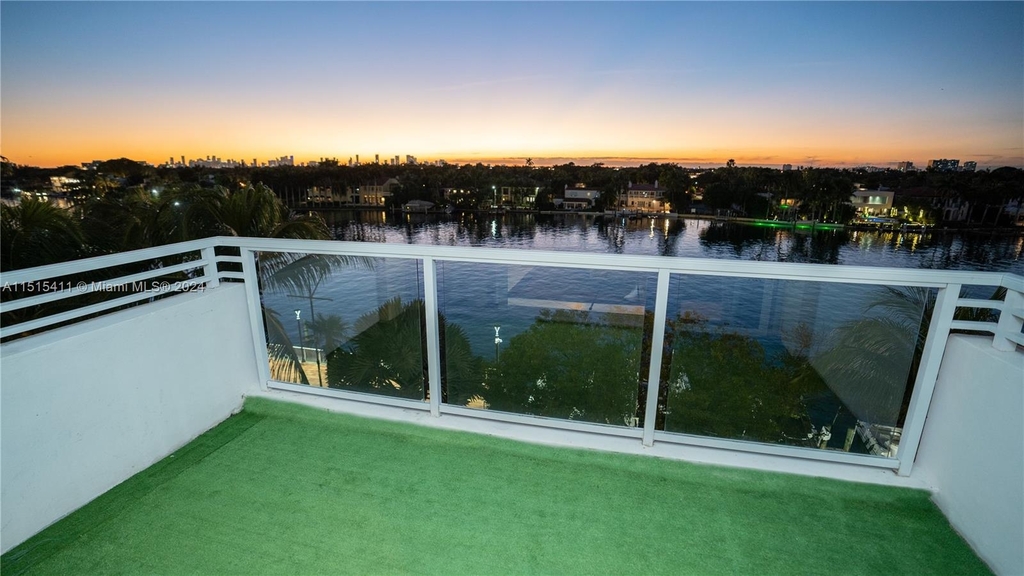5600 Collins Ave - Photo 38