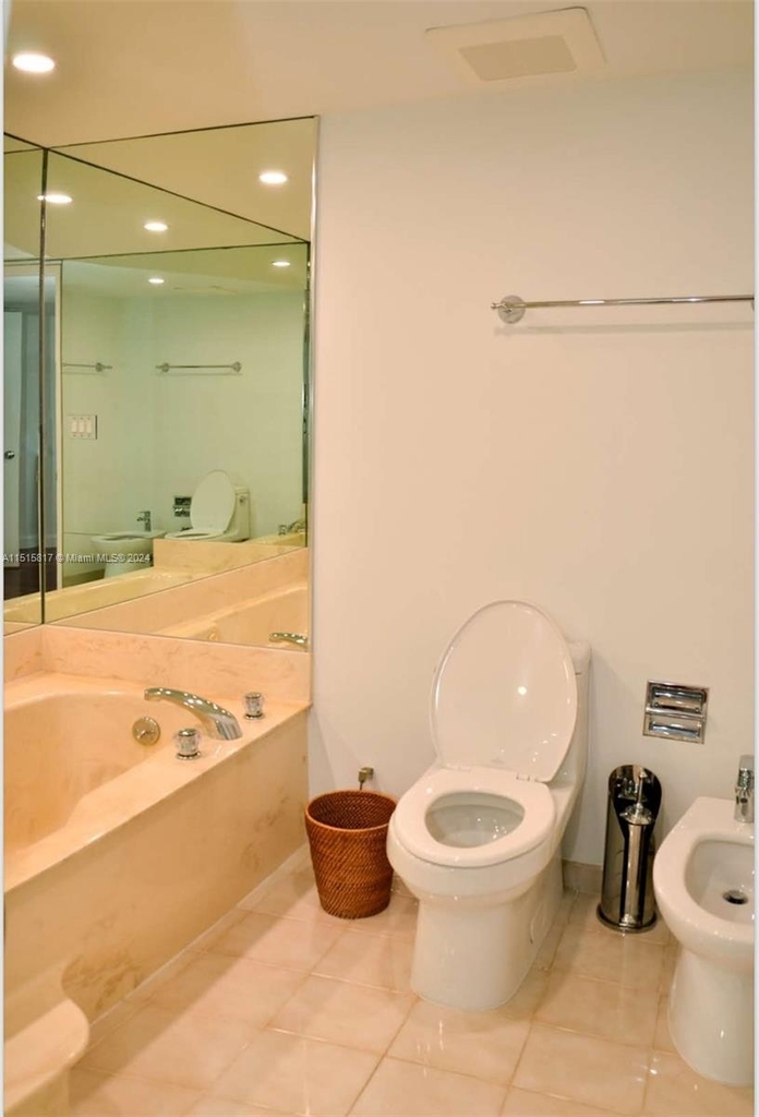 520 Brickell Key Dr - Photo 11